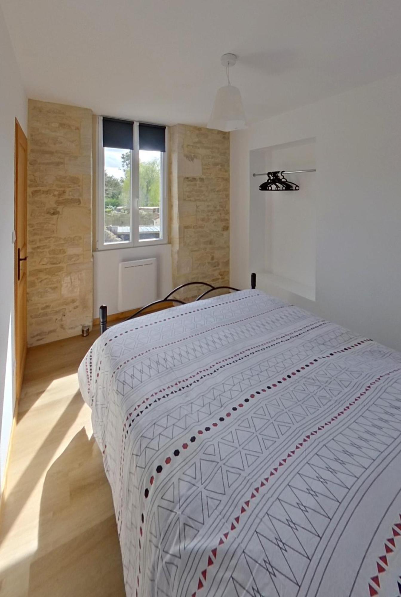 Reviers Logement Cosy Parking Prive Situe Au Coeur Du Village מראה חיצוני תמונה