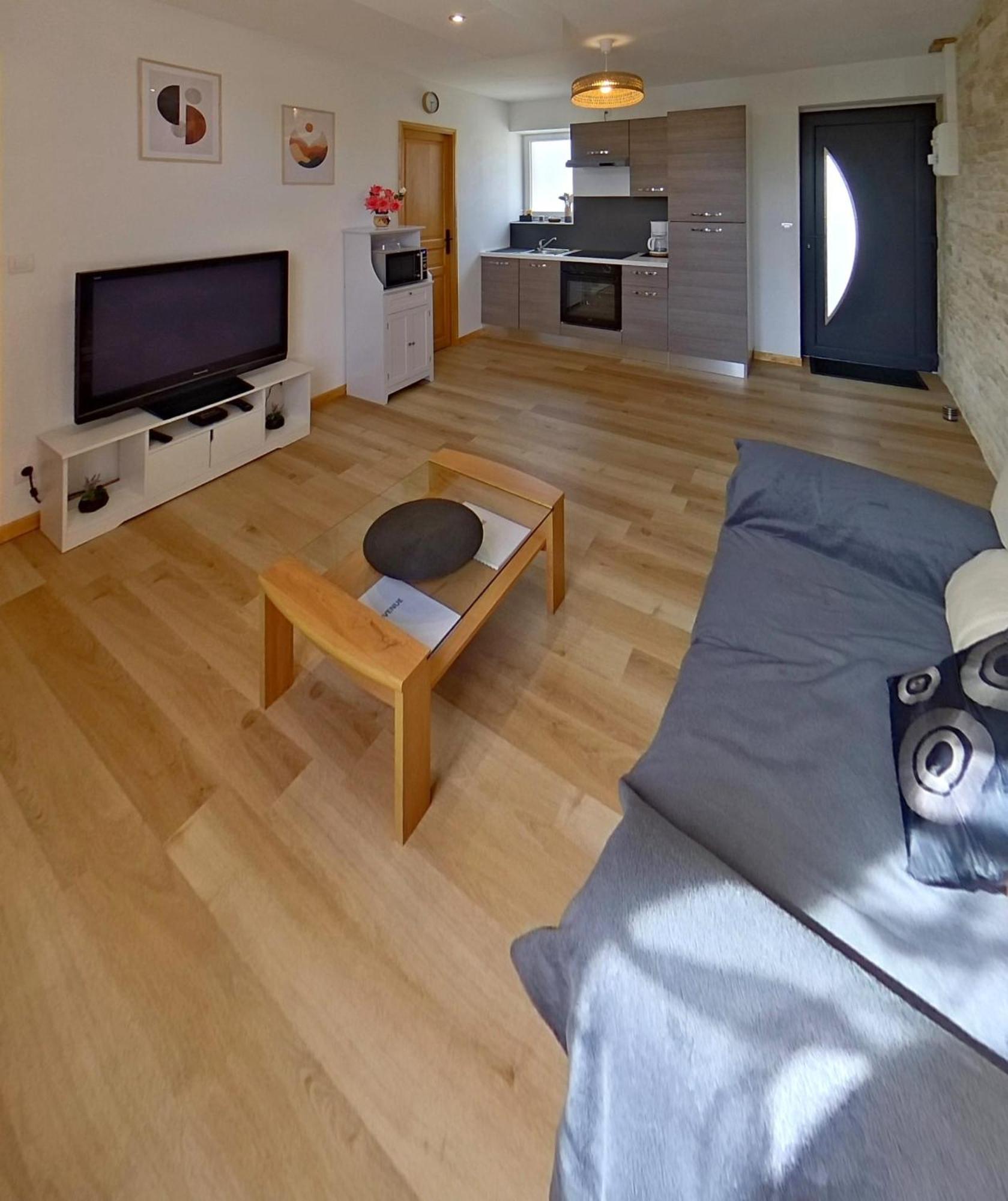 Reviers Logement Cosy Parking Prive Situe Au Coeur Du Village מראה חיצוני תמונה